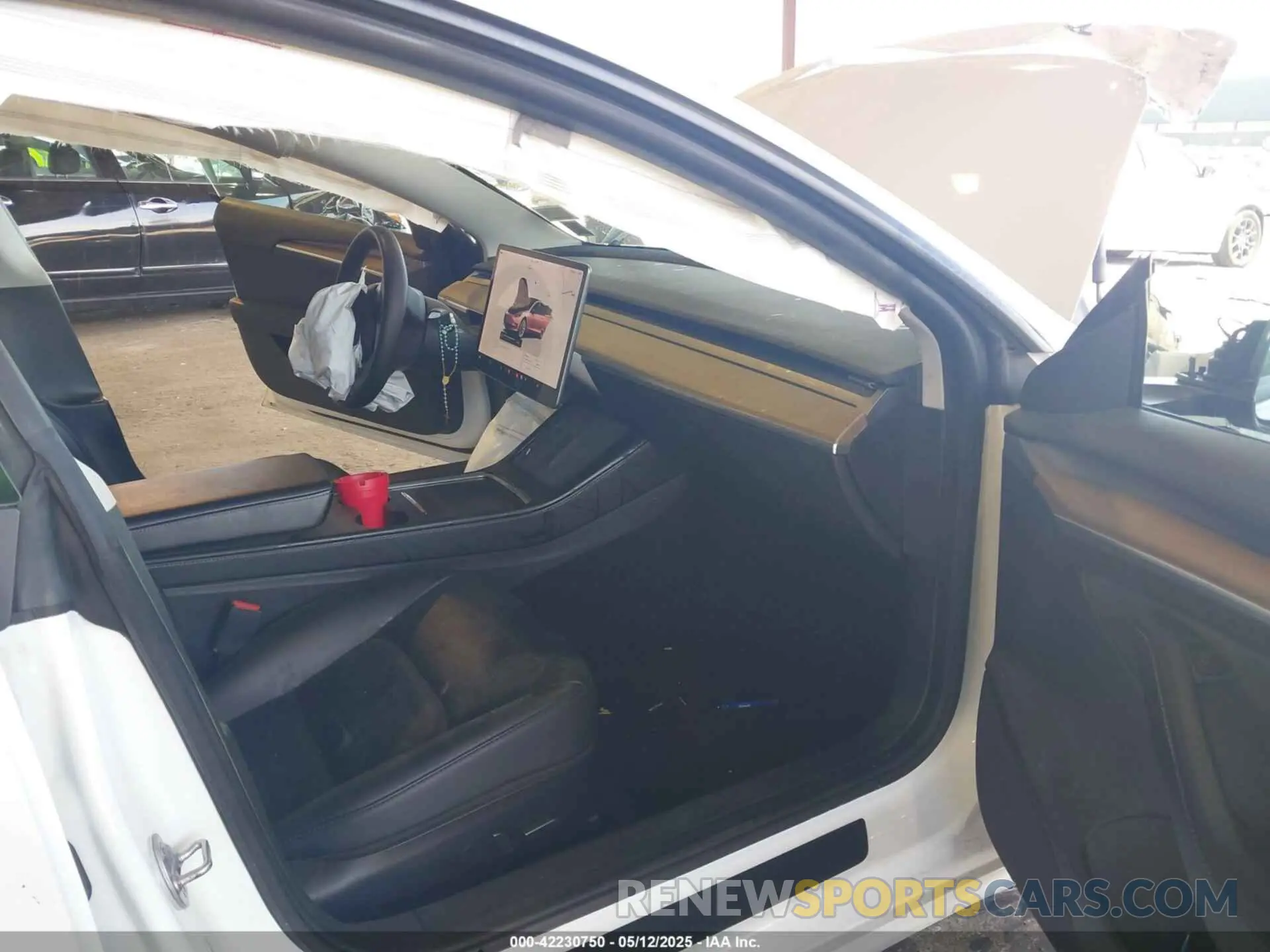 5 Photograph of a damaged car 5YJ3E1EB1NF192570 TESLA MODEL 3 2022