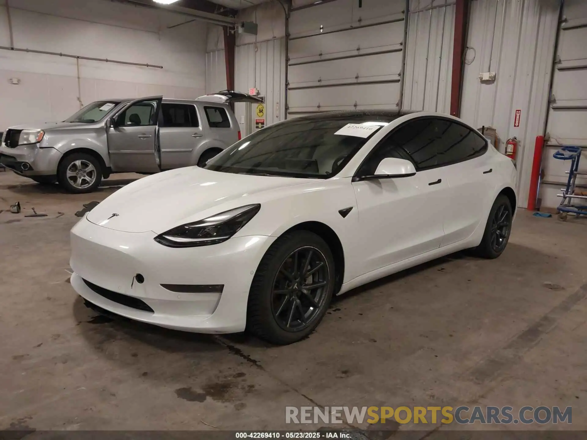 2 Photograph of a damaged car 5YJ3E1EB1NF196005 TESLA MODEL 3 2022