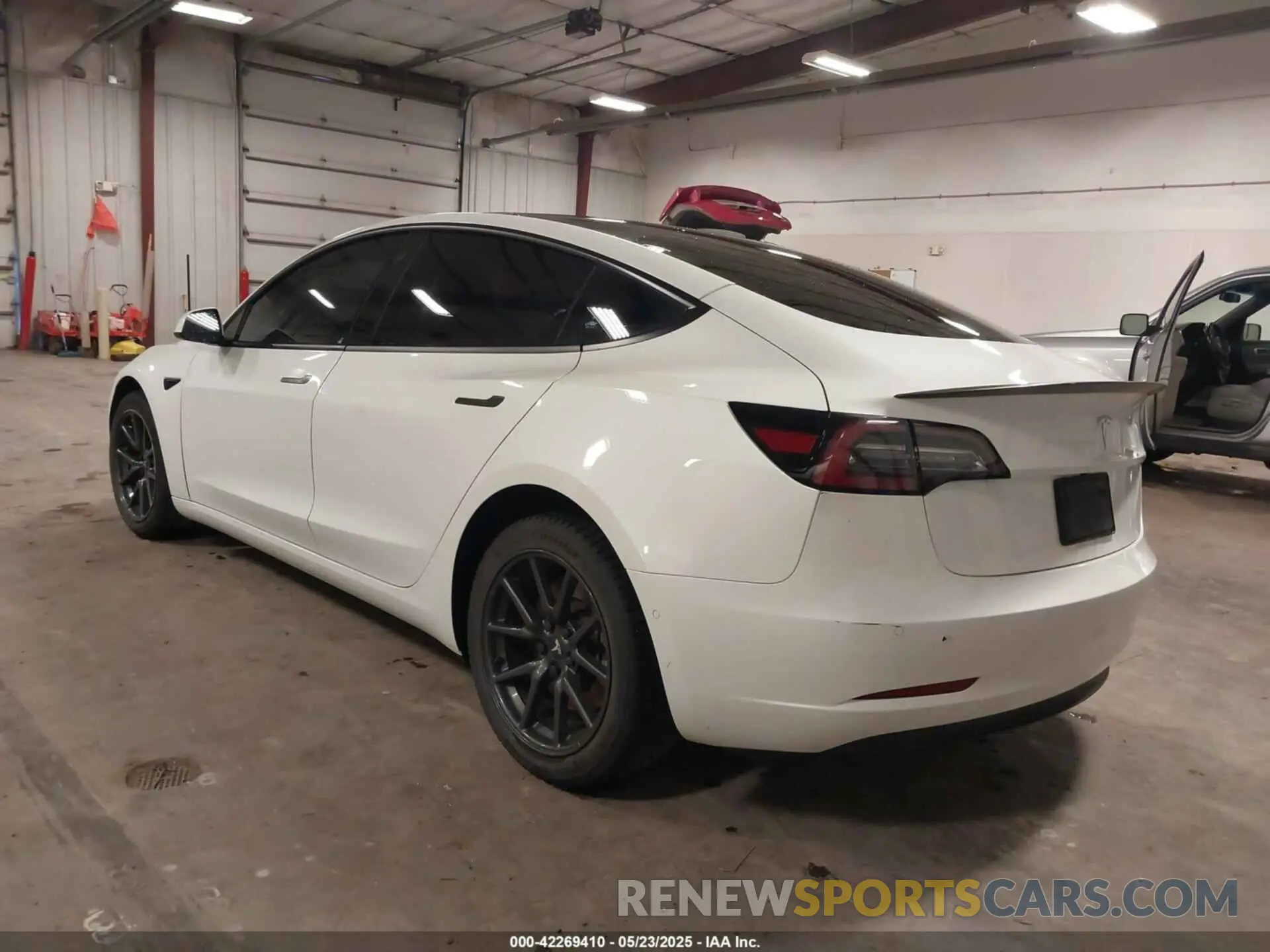 3 Photograph of a damaged car 5YJ3E1EB1NF196005 TESLA MODEL 3 2022