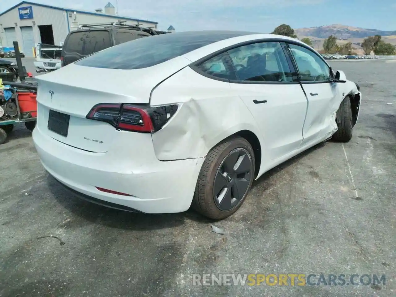 4 Photograph of a damaged car 5YJ3E1EB1NF206421 TESLA MODEL 3 2022