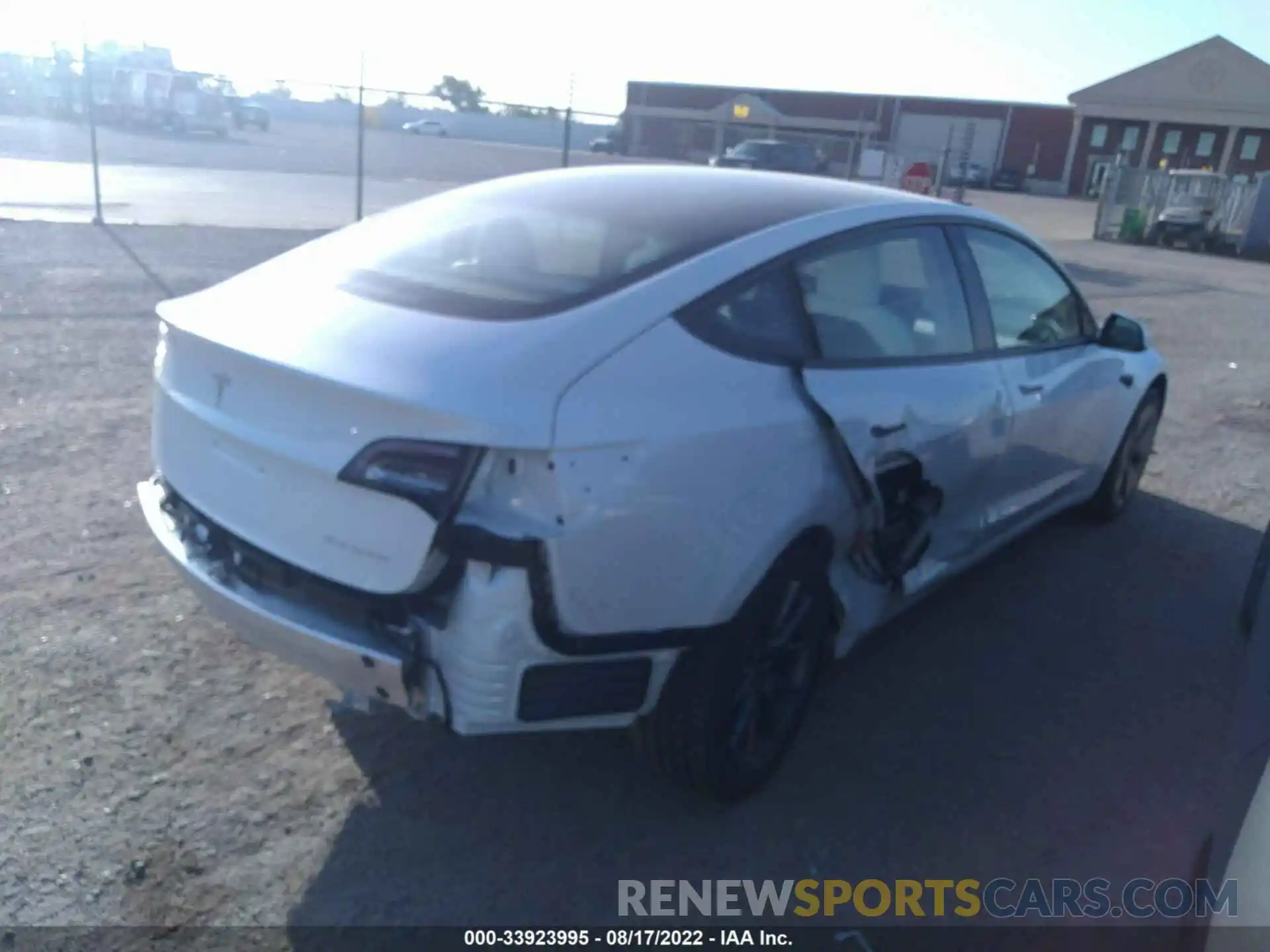 4 Photograph of a damaged car 5YJ3E1EB1NF232744 TESLA MODEL 3 2022