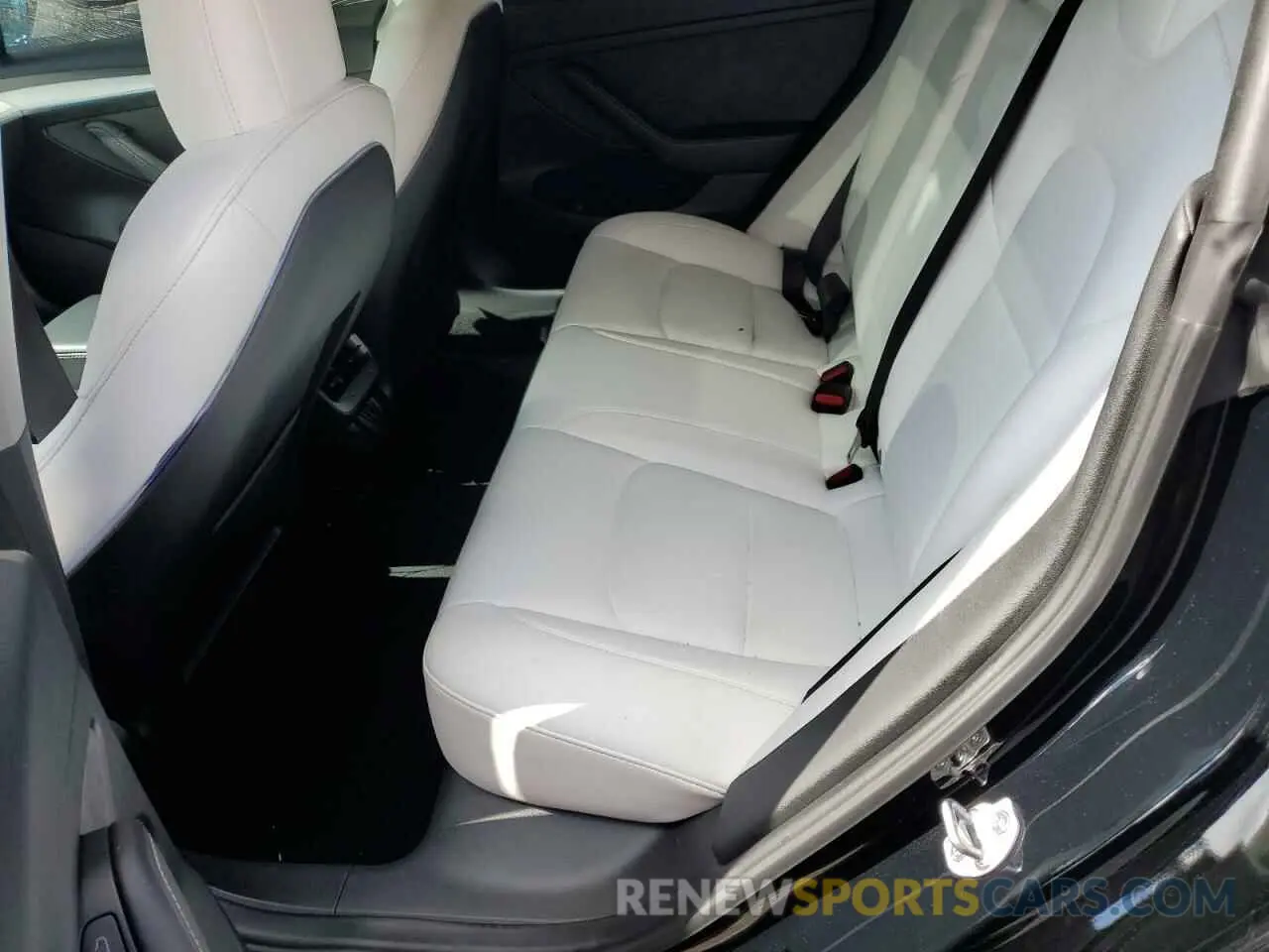 10 Photograph of a damaged car 5YJ3E1EB1NF233859 TESLA MODEL 3 2022