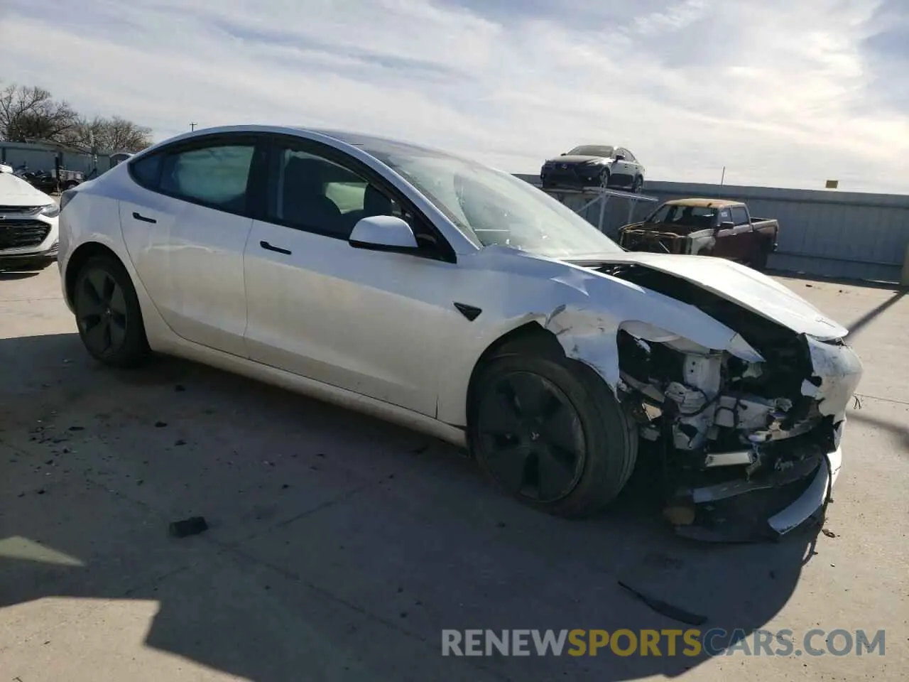 4 Photograph of a damaged car 5YJ3E1EB1NF236986 TESLA MODEL 3 2022