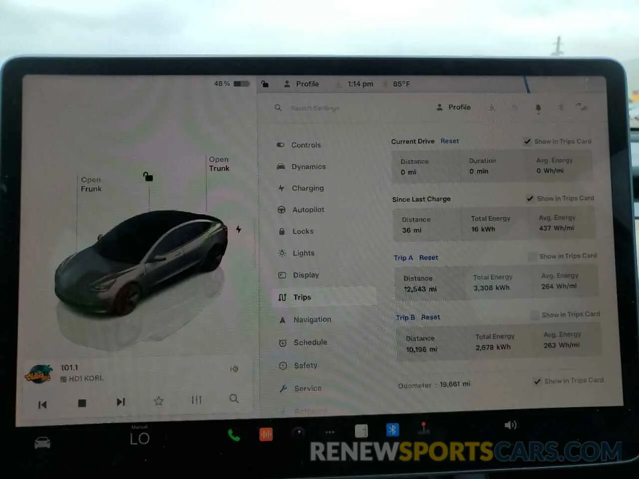 9 Photograph of a damaged car 5YJ3E1EB1NF256882 TESLA MODEL 3 2022