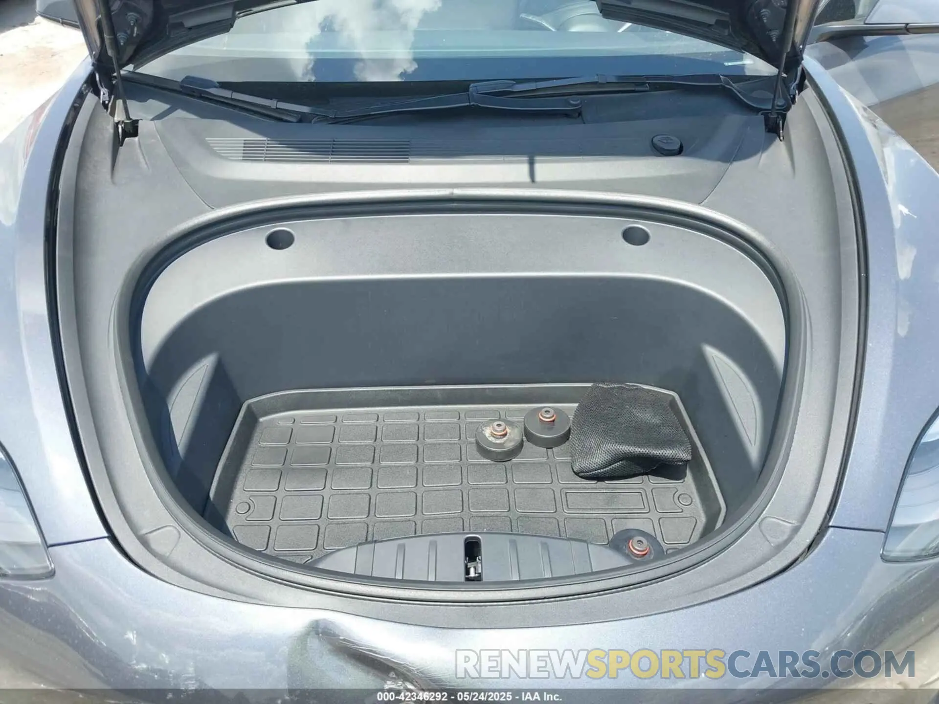 10 Photograph of a damaged car 5YJ3E1EB1NF266179 TESLA MODEL 3 2022