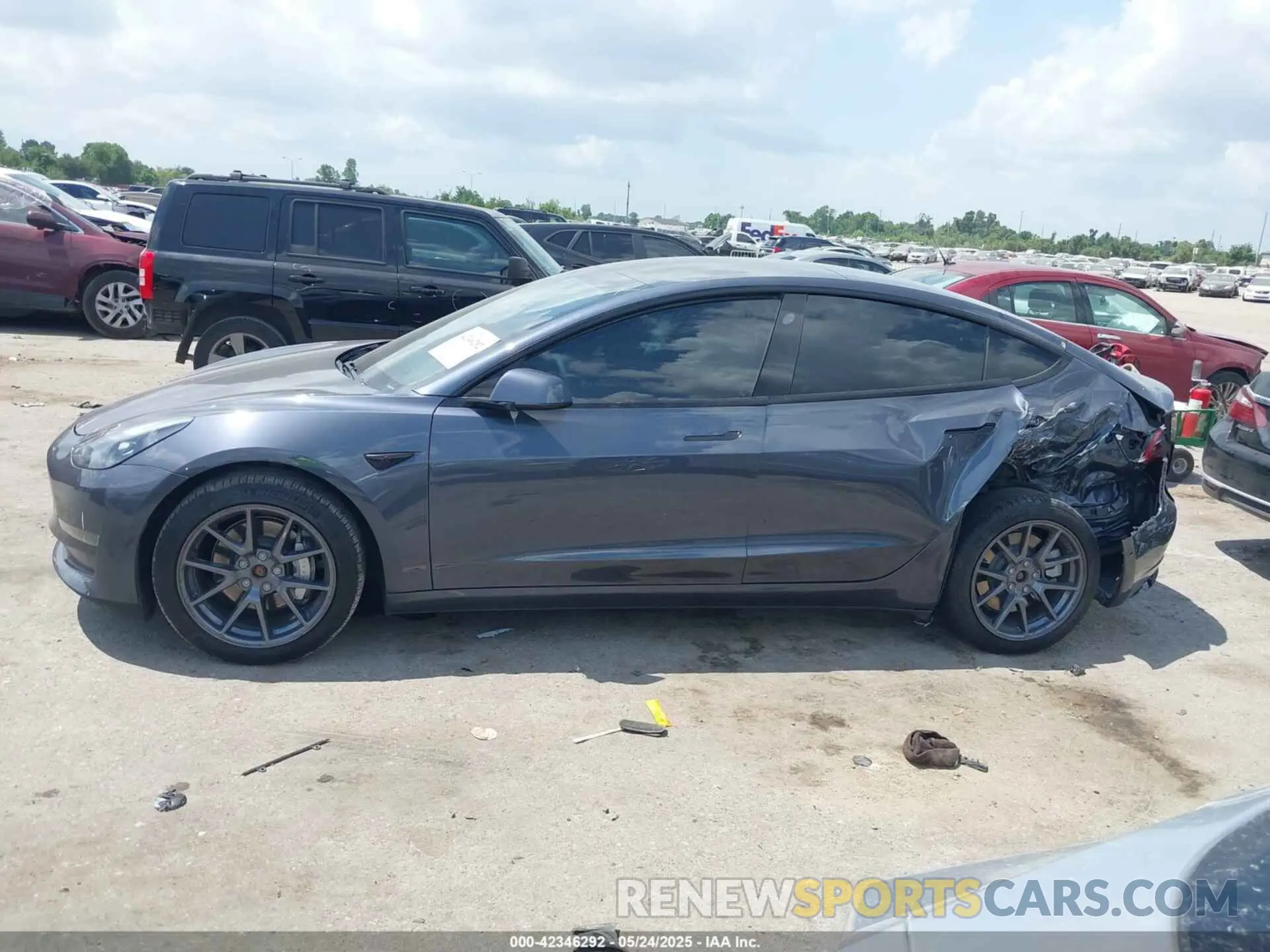 14 Photograph of a damaged car 5YJ3E1EB1NF266179 TESLA MODEL 3 2022