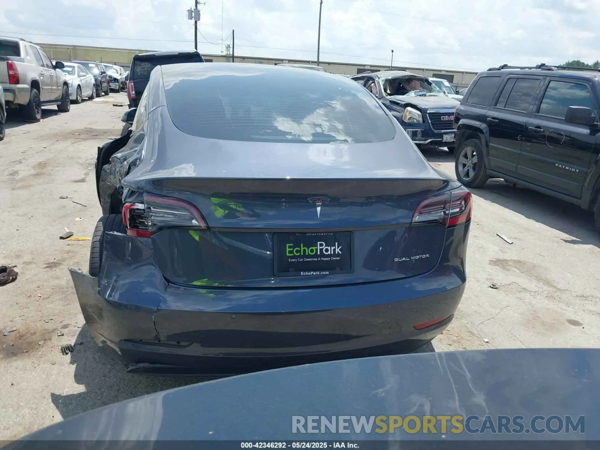 16 Photograph of a damaged car 5YJ3E1EB1NF266179 TESLA MODEL 3 2022