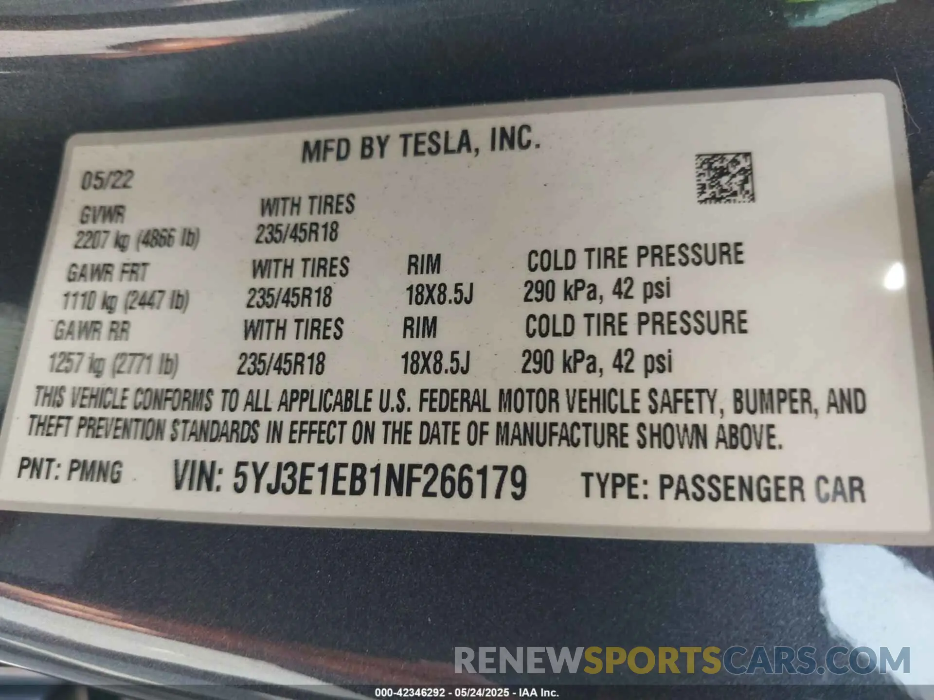 9 Photograph of a damaged car 5YJ3E1EB1NF266179 TESLA MODEL 3 2022