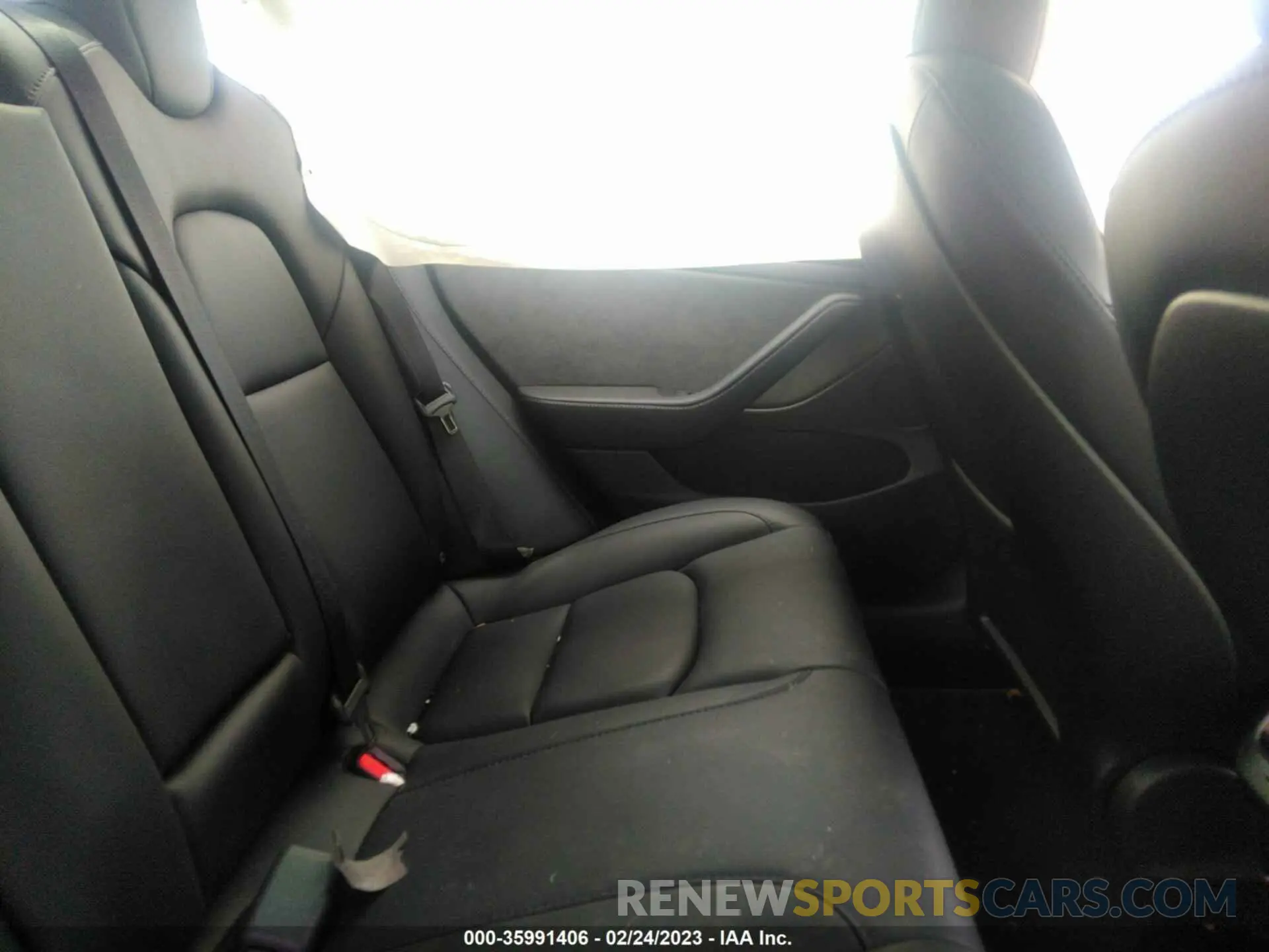 8 Photograph of a damaged car 5YJ3E1EB1NF304915 TESLA MODEL 3 2022