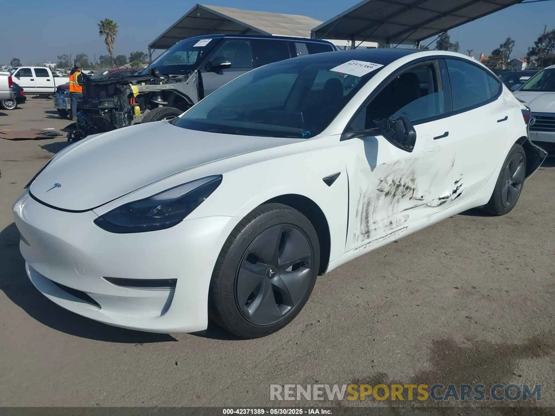 2 Photograph of a damaged car 5YJ3E1EB1NF332200 TESLA MODEL 3 2022