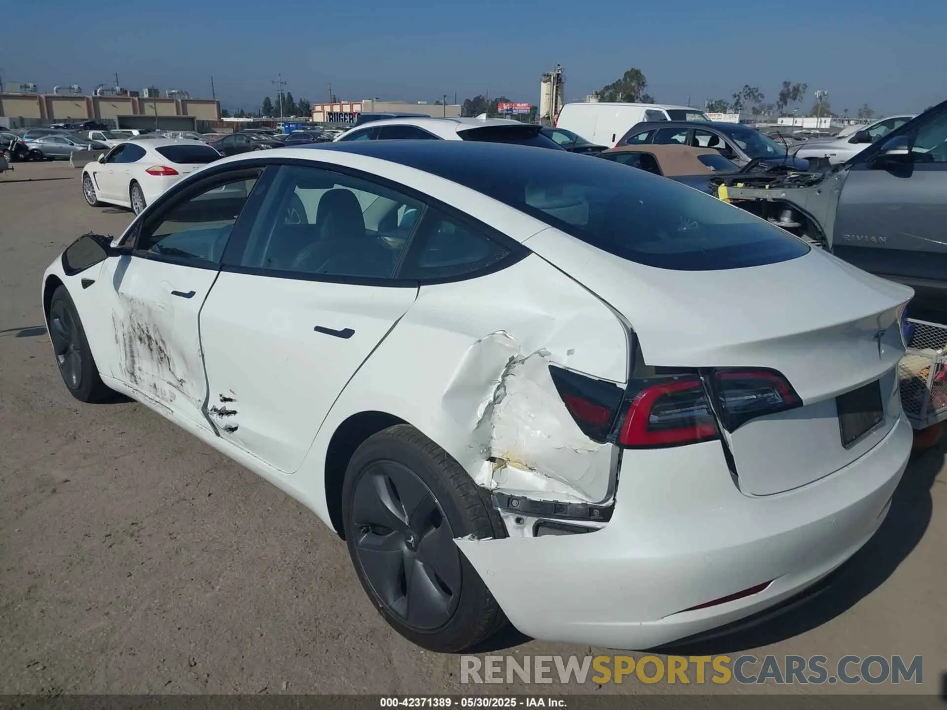 3 Photograph of a damaged car 5YJ3E1EB1NF332200 TESLA MODEL 3 2022