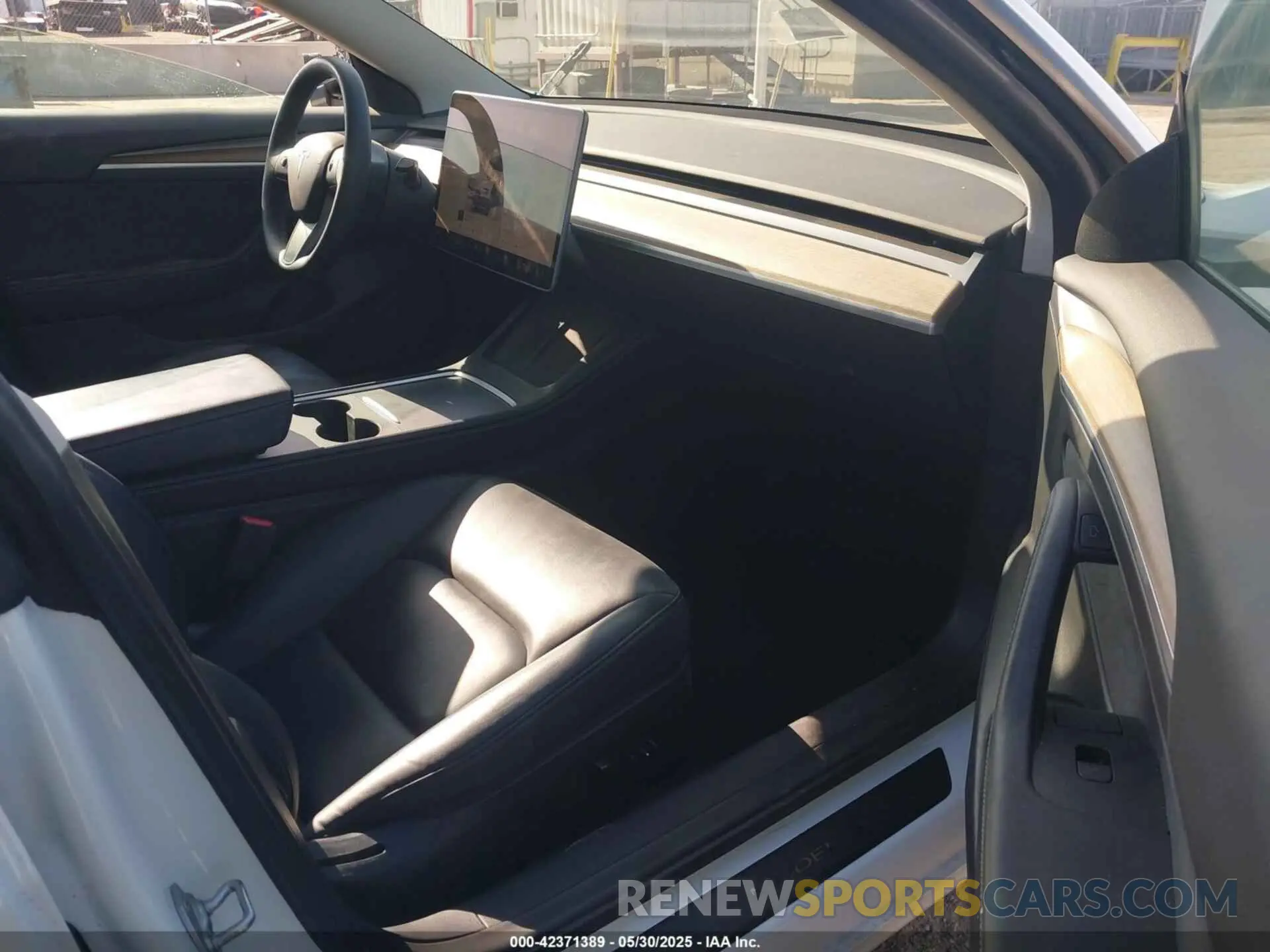 5 Photograph of a damaged car 5YJ3E1EB1NF332200 TESLA MODEL 3 2022