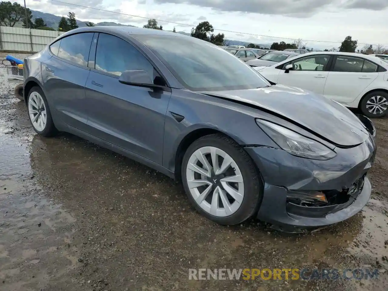 4 Photograph of a damaged car 5YJ3E1EB1NF340846 TESLA MODEL 3 2022