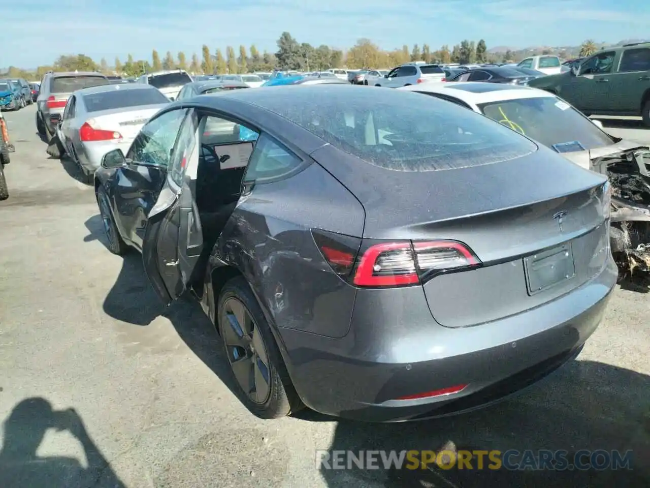 3 Photograph of a damaged car 5YJ3E1EB1NF363513 TESLA MODEL 3 2022