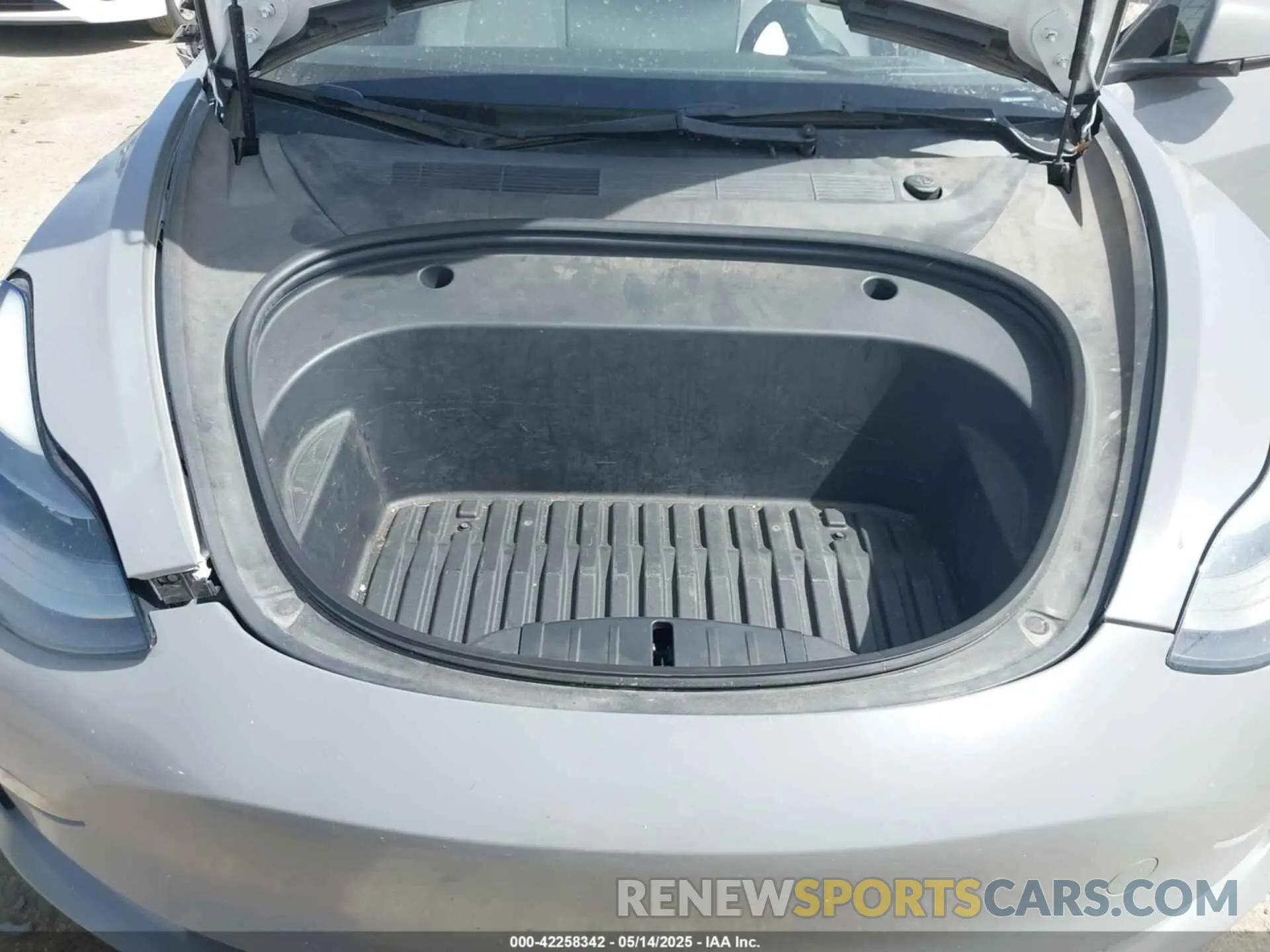 10 Photograph of a damaged car 5YJ3E1EB2NF115416 TESLA MODEL 3 2022