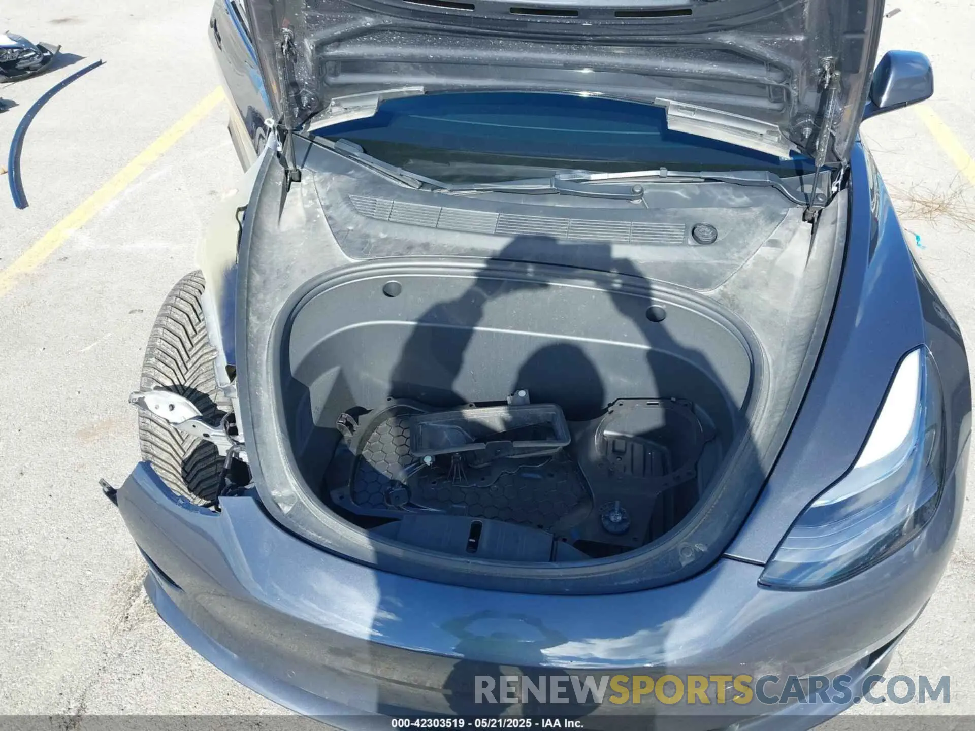 10 Photograph of a damaged car 5YJ3E1EB2NF126562 TESLA MODEL 3 2022