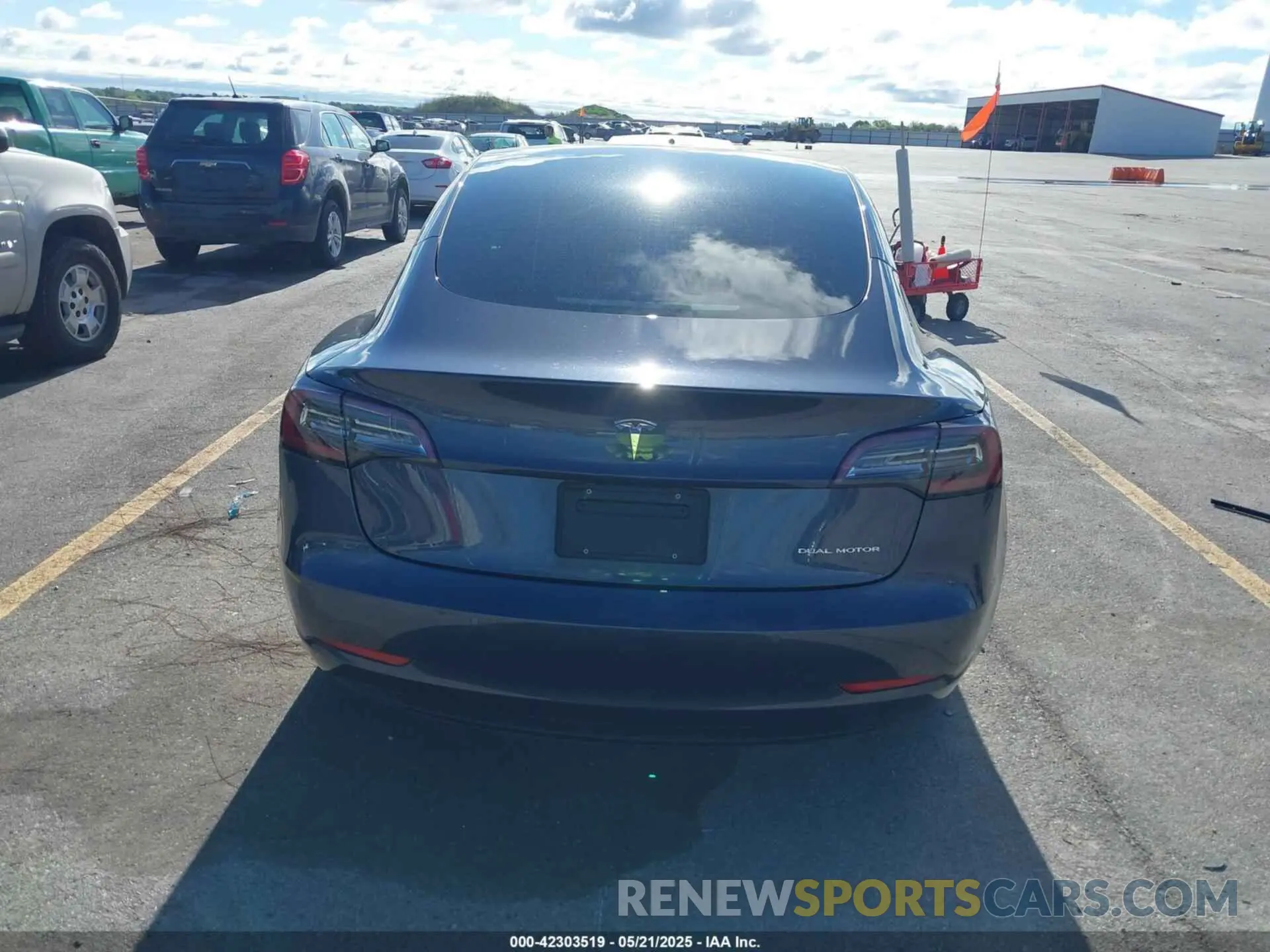 17 Photograph of a damaged car 5YJ3E1EB2NF126562 TESLA MODEL 3 2022