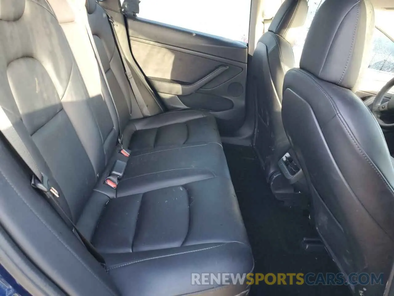 10 Photograph of a damaged car 5YJ3E1EB2NF129526 TESLA MODEL 3 2022