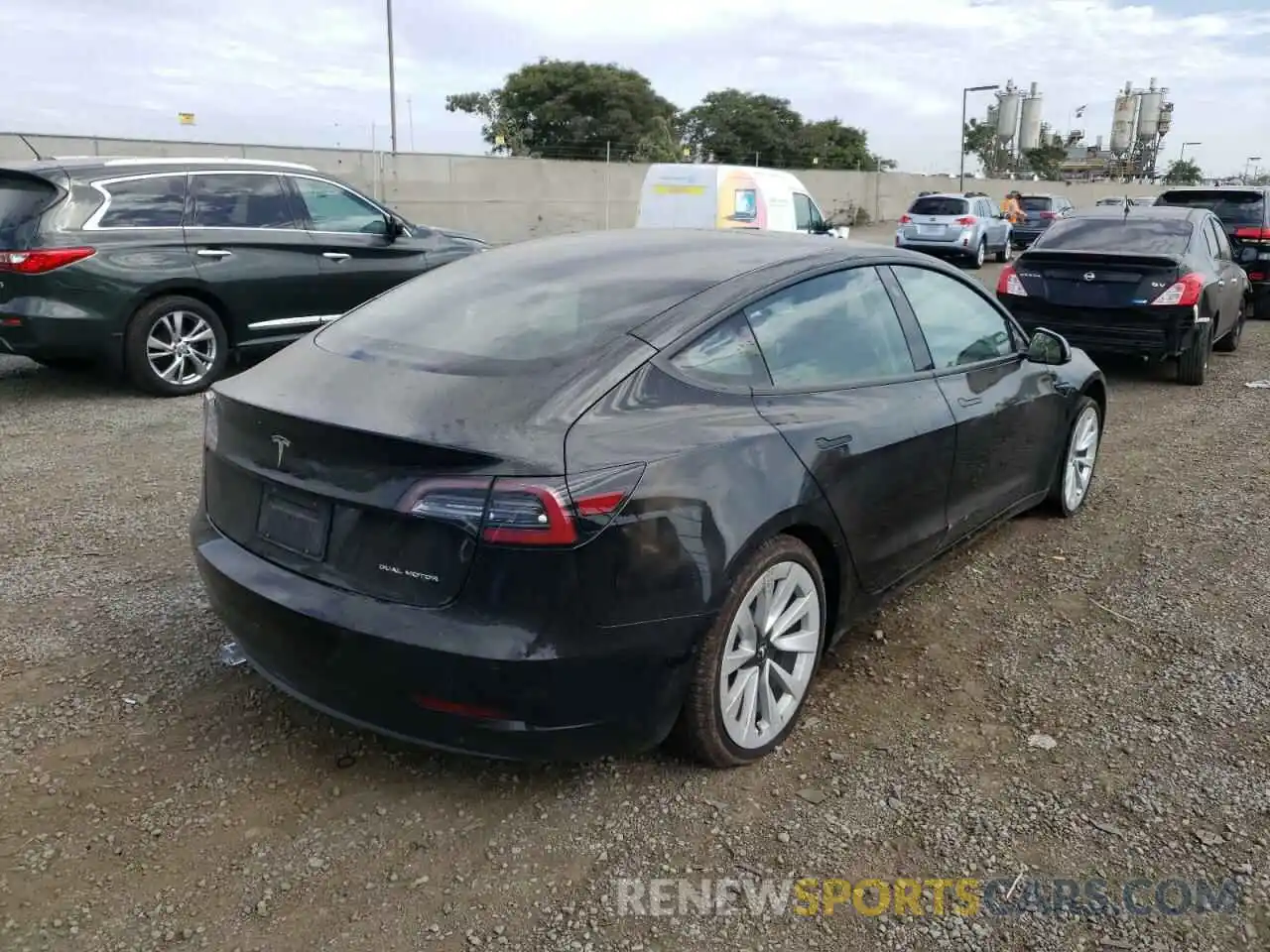 4 Photograph of a damaged car 5YJ3E1EB2NF143555 TESLA MODEL 3 2022