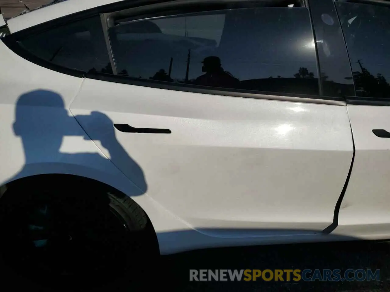 10 Photograph of a damaged car 5YJ3E1EB2NF145385 TESLA MODEL 3 2022