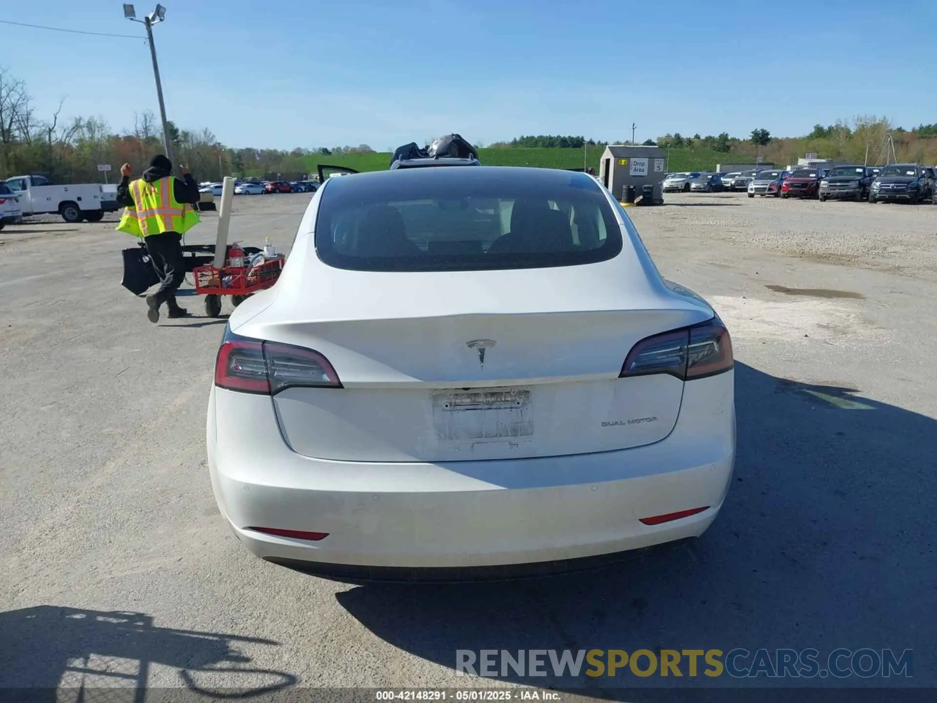 16 Photograph of a damaged car 5YJ3E1EB2NF170335 TESLA MODEL 3 2022