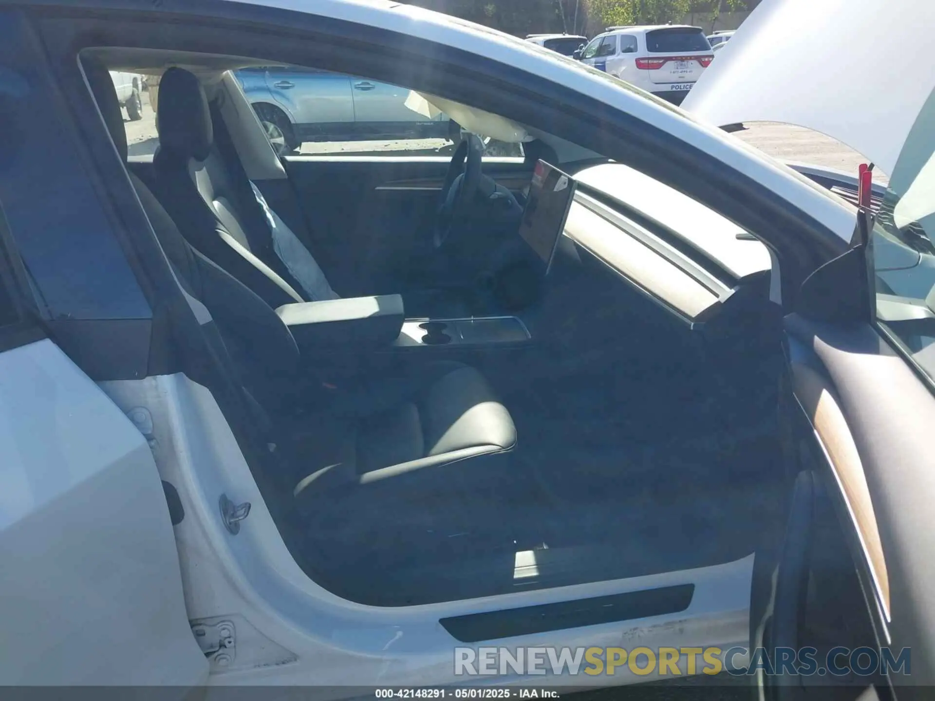 5 Photograph of a damaged car 5YJ3E1EB2NF170335 TESLA MODEL 3 2022