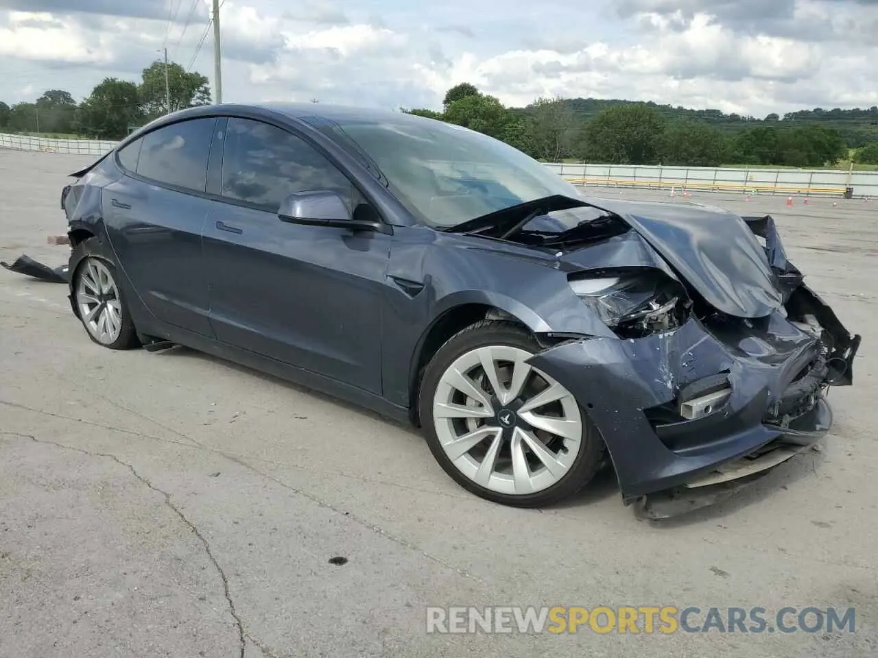 4 Photograph of a damaged car 5YJ3E1EB2NF186082 TESLA MODEL 3 2022