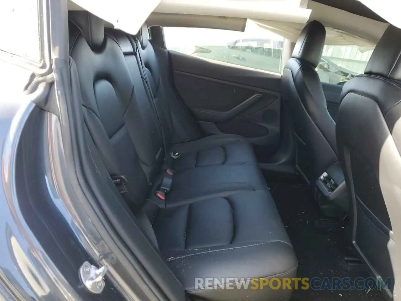 10 Photograph of a damaged car 5YJ3E1EB2NF192951 TESLA MODEL 3 2022