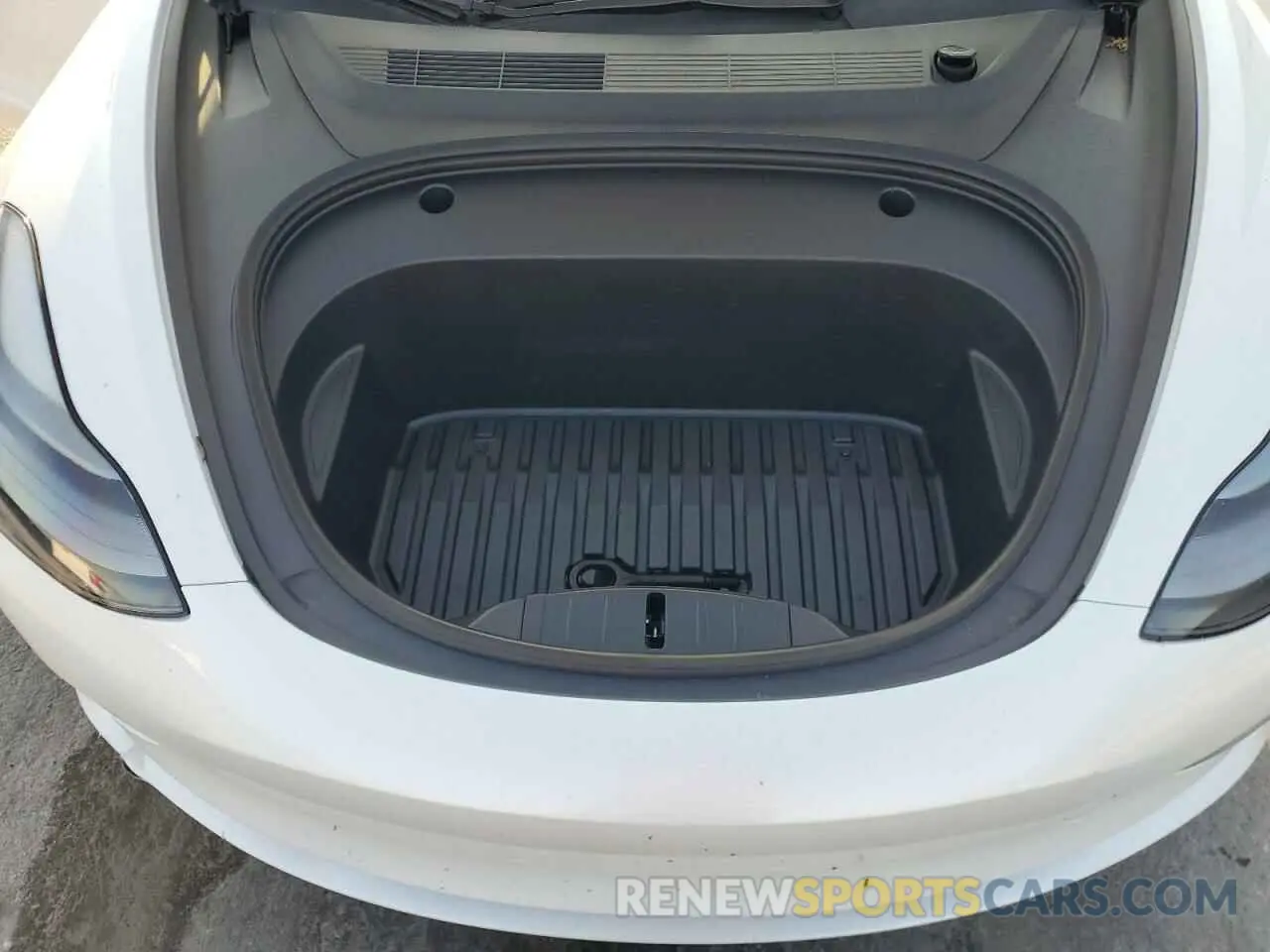 11 Photograph of a damaged car 5YJ3E1EB2NF199141 TESLA MODEL 3 2022