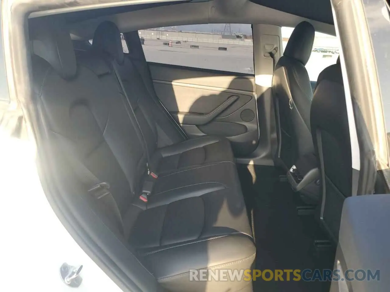 11 Photograph of a damaged car 5YJ3E1EB2NF201275 TESLA MODEL 3 2022