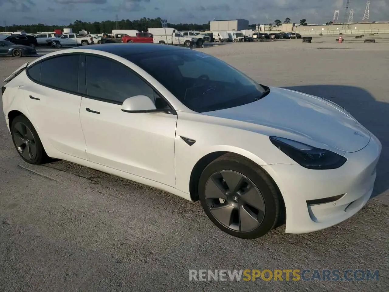 4 Photograph of a damaged car 5YJ3E1EB2NF201275 TESLA MODEL 3 2022