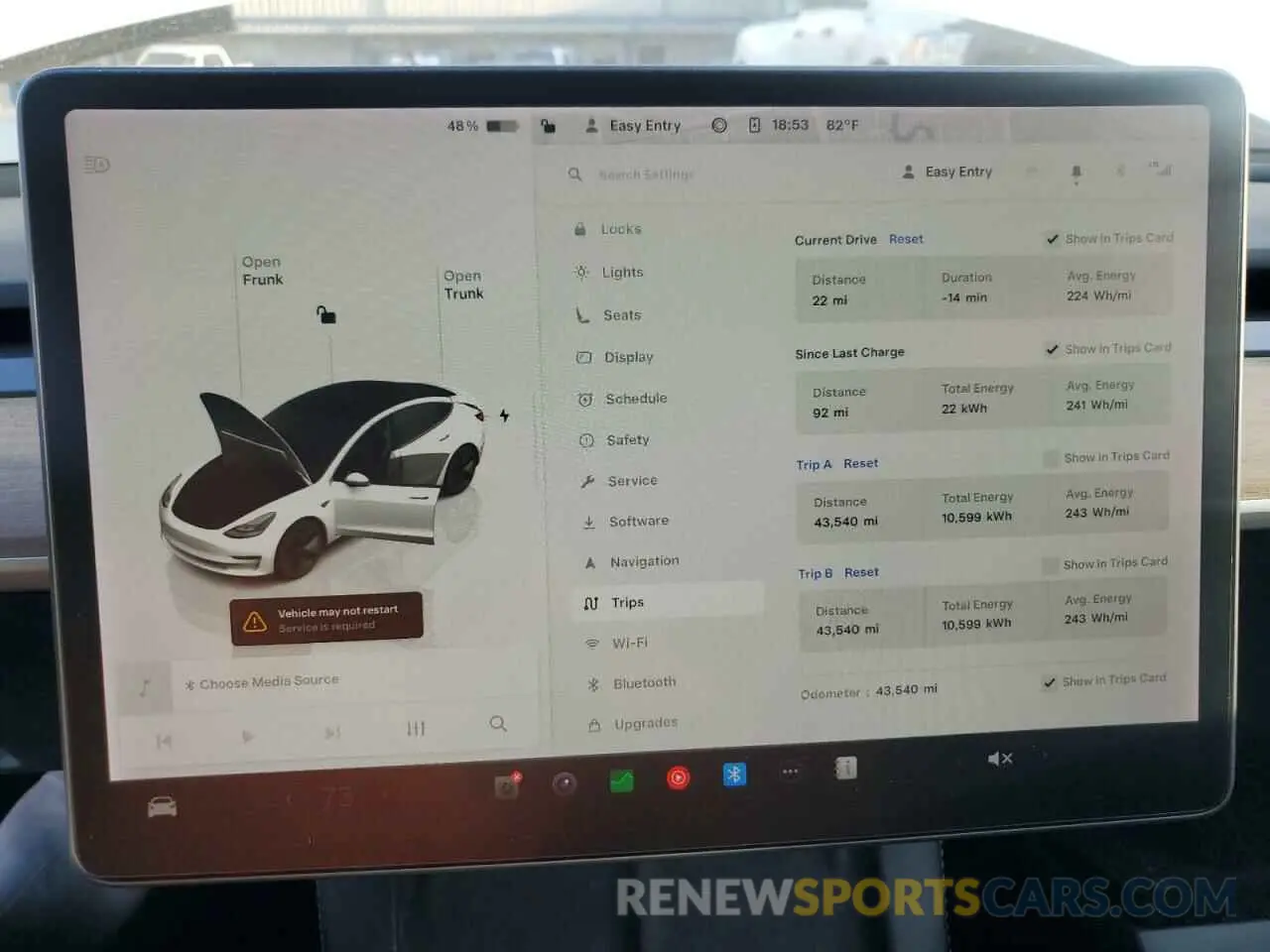 9 Photograph of a damaged car 5YJ3E1EB2NF201275 TESLA MODEL 3 2022