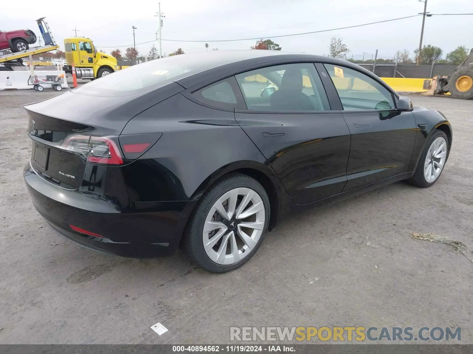 4 Photograph of a damaged car 5YJ3E1EB2NF201437 TESLA MODEL 3 2022