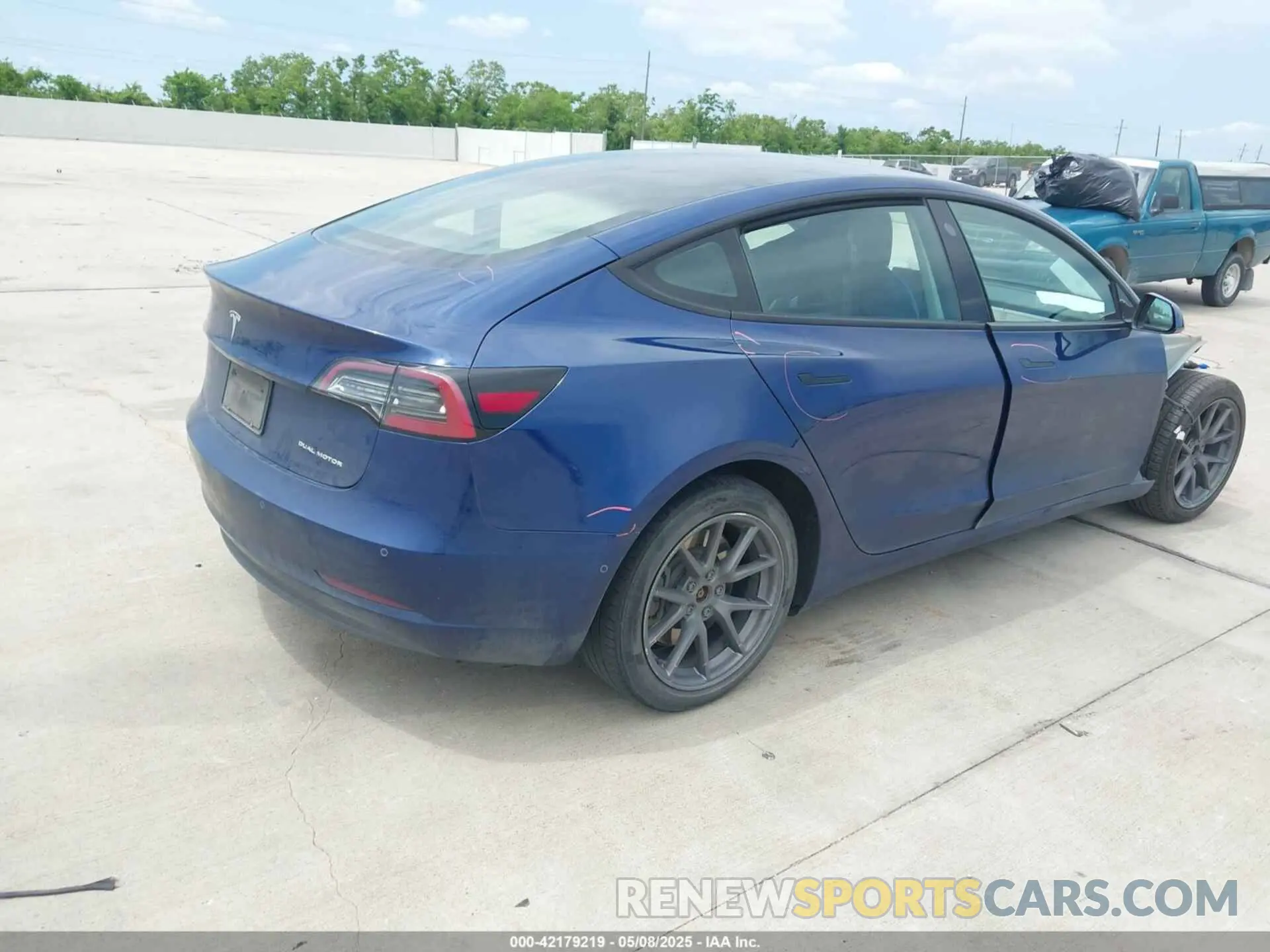 4 Photograph of a damaged car 5YJ3E1EB2NF246443 TESLA MODEL 3 2022
