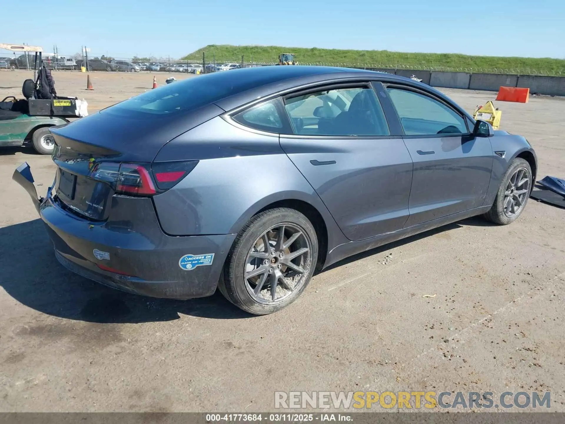 4 Photograph of a damaged car 5YJ3E1EB2NF251772 TESLA MODEL 3 2022