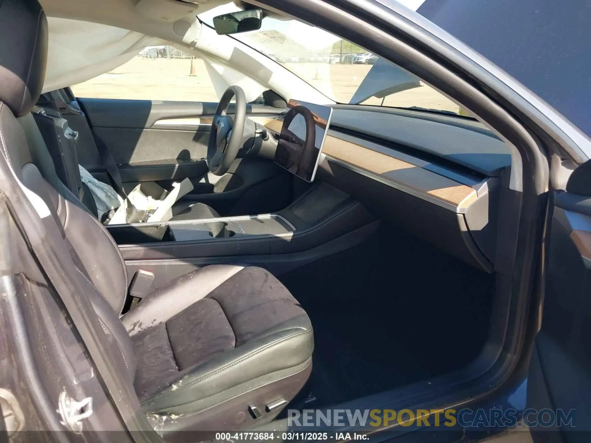 5 Photograph of a damaged car 5YJ3E1EB2NF251772 TESLA MODEL 3 2022