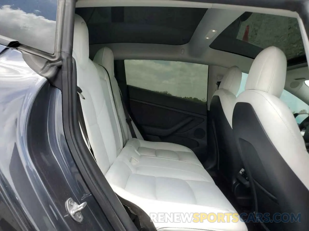 11 Photograph of a damaged car 5YJ3E1EB2NF263064 TESLA MODEL 3 2022