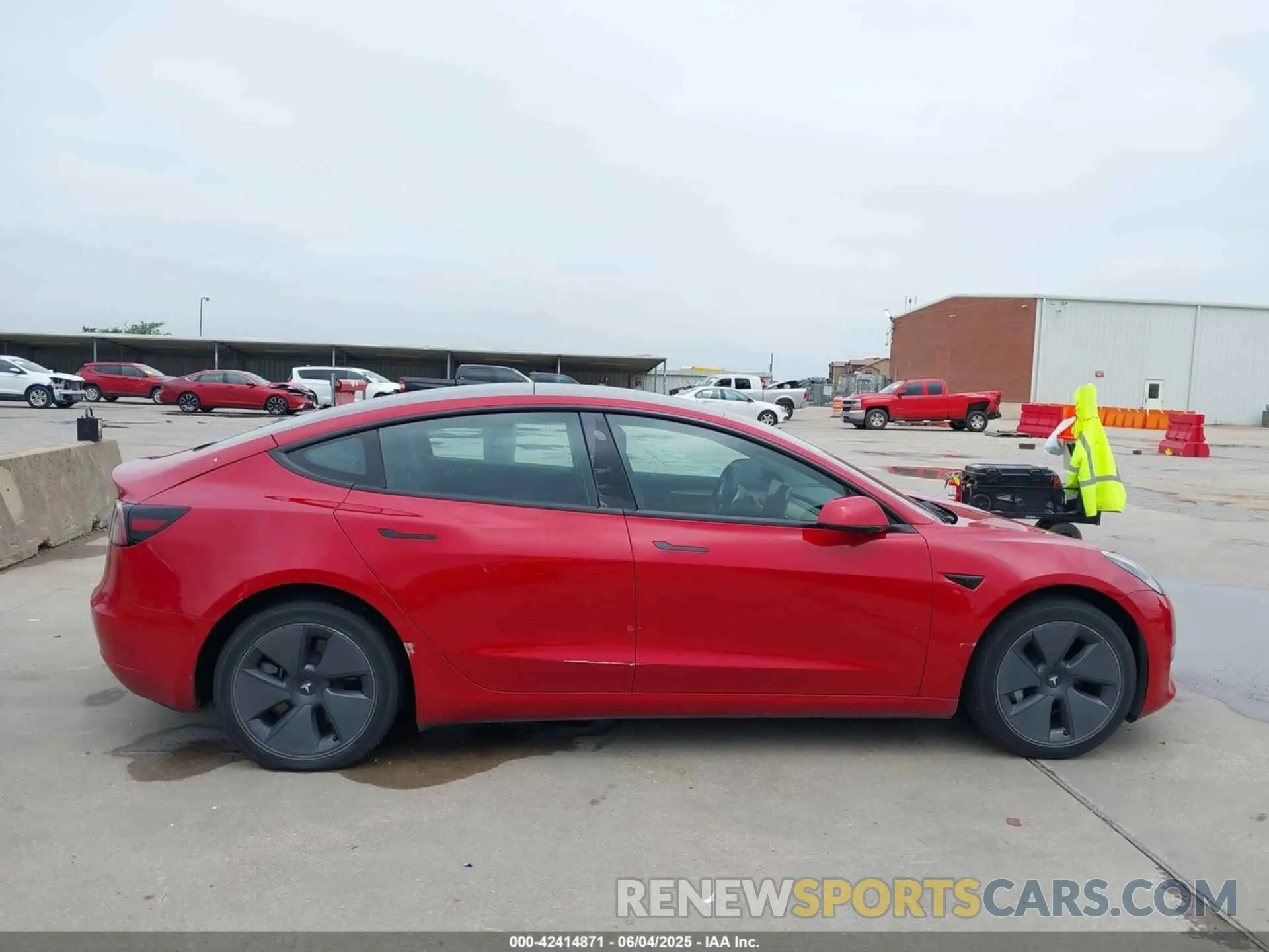 12 Photograph of a damaged car 5YJ3E1EB2NF267213 TESLA MODEL 3 2022