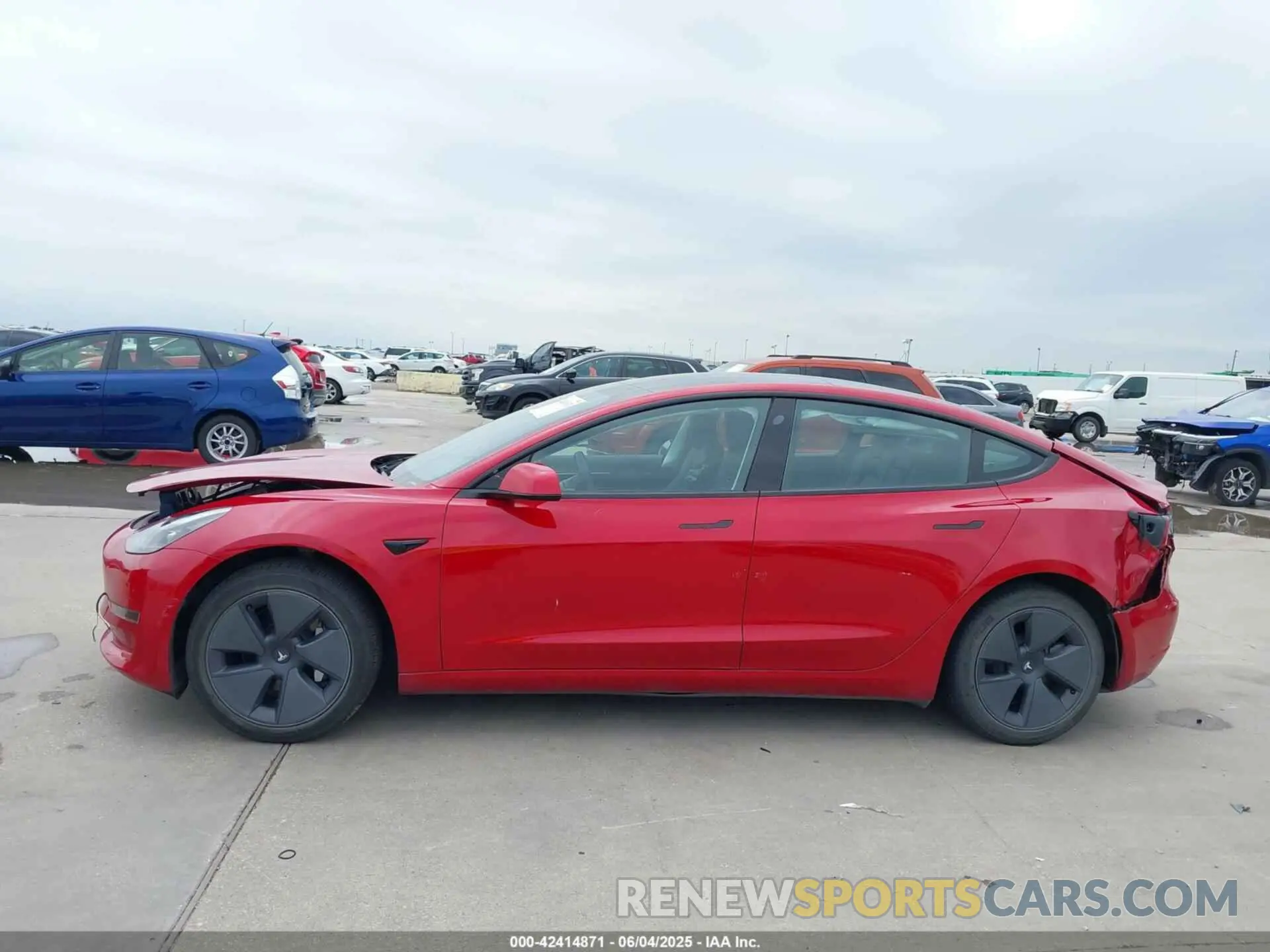 13 Photograph of a damaged car 5YJ3E1EB2NF267213 TESLA MODEL 3 2022