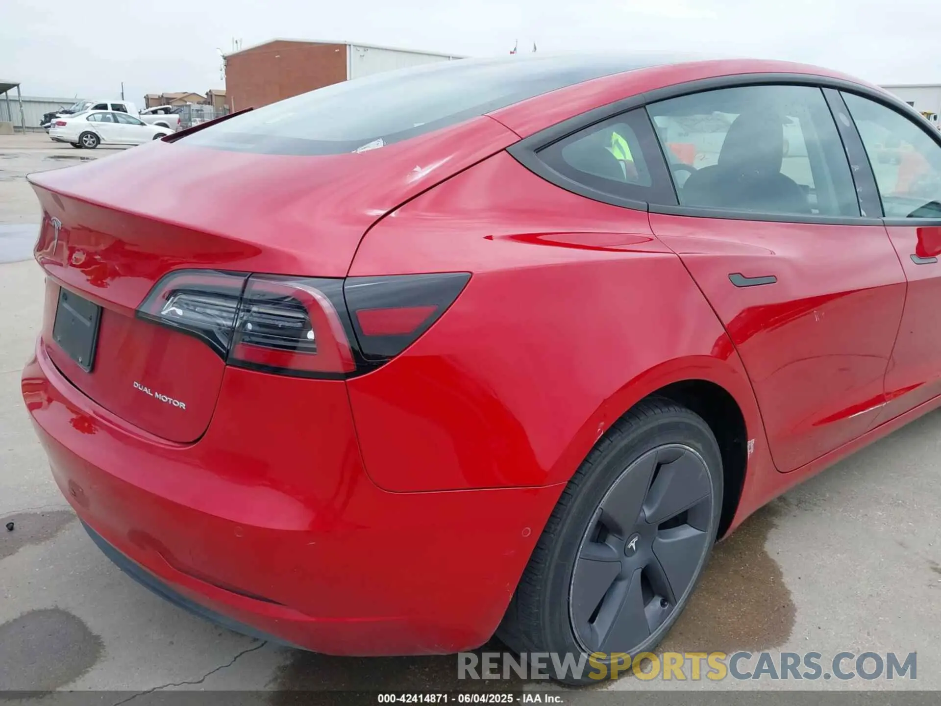 19 Photograph of a damaged car 5YJ3E1EB2NF267213 TESLA MODEL 3 2022