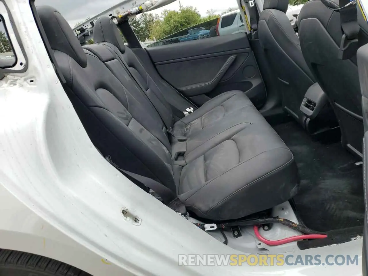 10 Photograph of a damaged car 5YJ3E1EB2NF272606 TESLA MODEL 3 2022