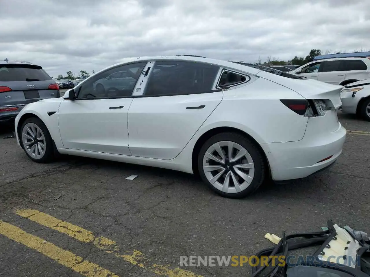 2 Photograph of a damaged car 5YJ3E1EB2NF272606 TESLA MODEL 3 2022