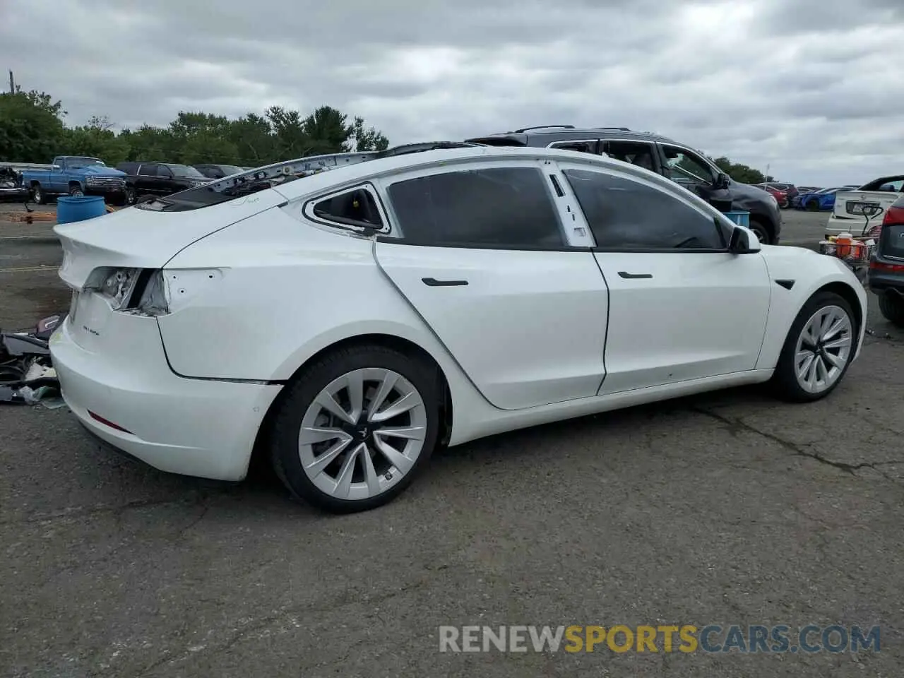 3 Photograph of a damaged car 5YJ3E1EB2NF272606 TESLA MODEL 3 2022