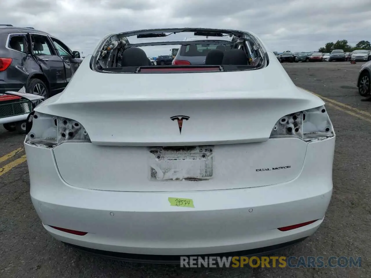 6 Photograph of a damaged car 5YJ3E1EB2NF272606 TESLA MODEL 3 2022