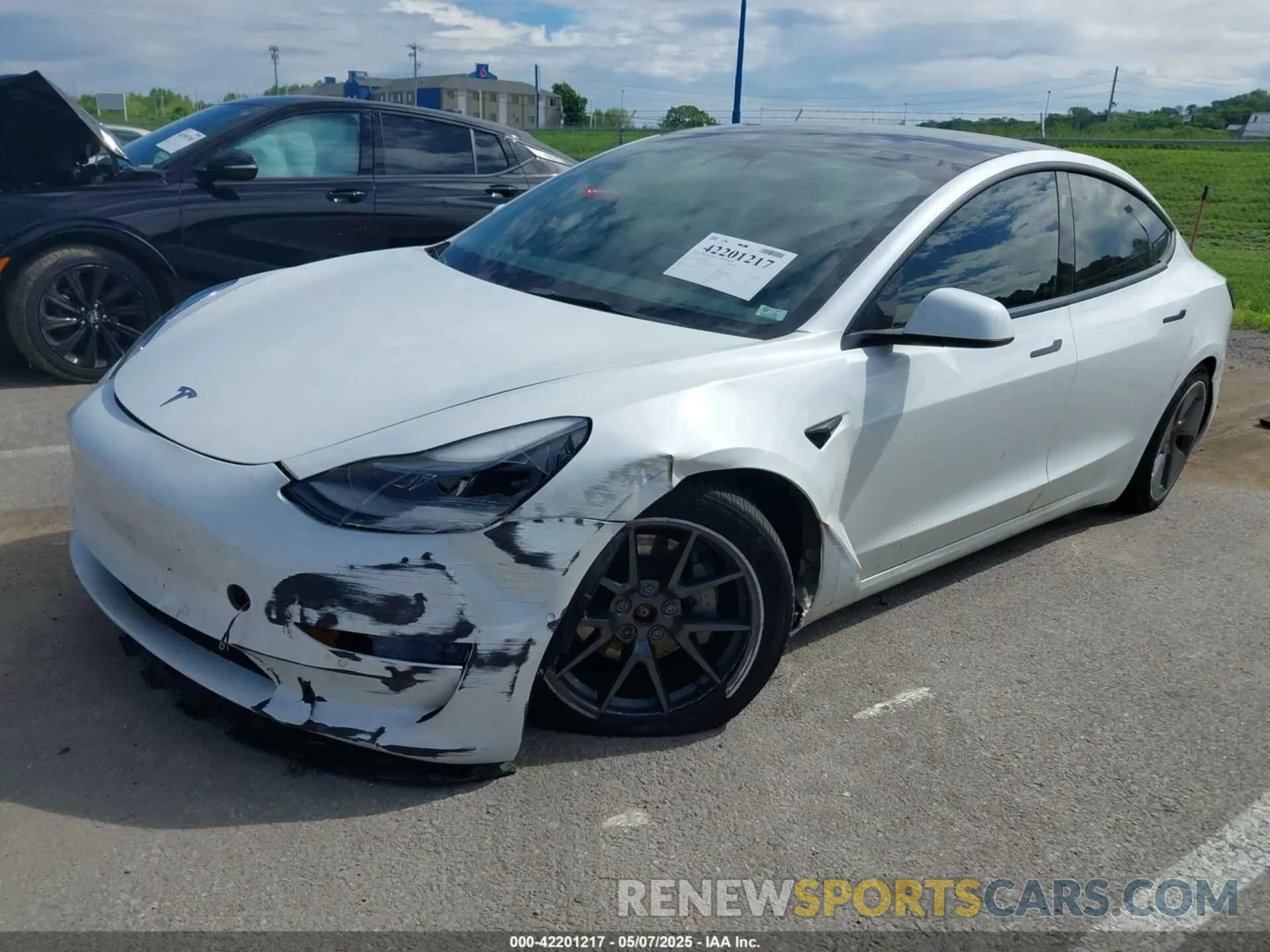 2 Photograph of a damaged car 5YJ3E1EB2NF313445 TESLA MODEL 3 2022