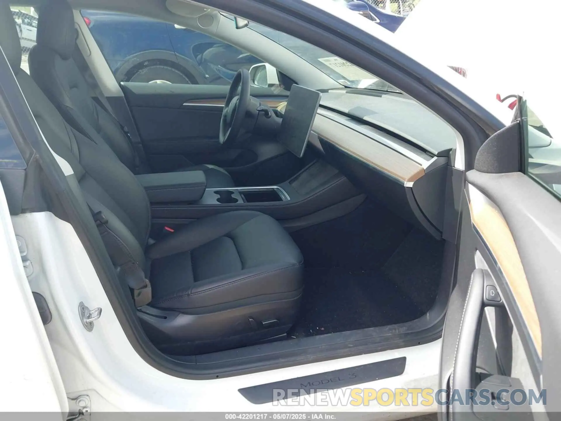 5 Photograph of a damaged car 5YJ3E1EB2NF313445 TESLA MODEL 3 2022