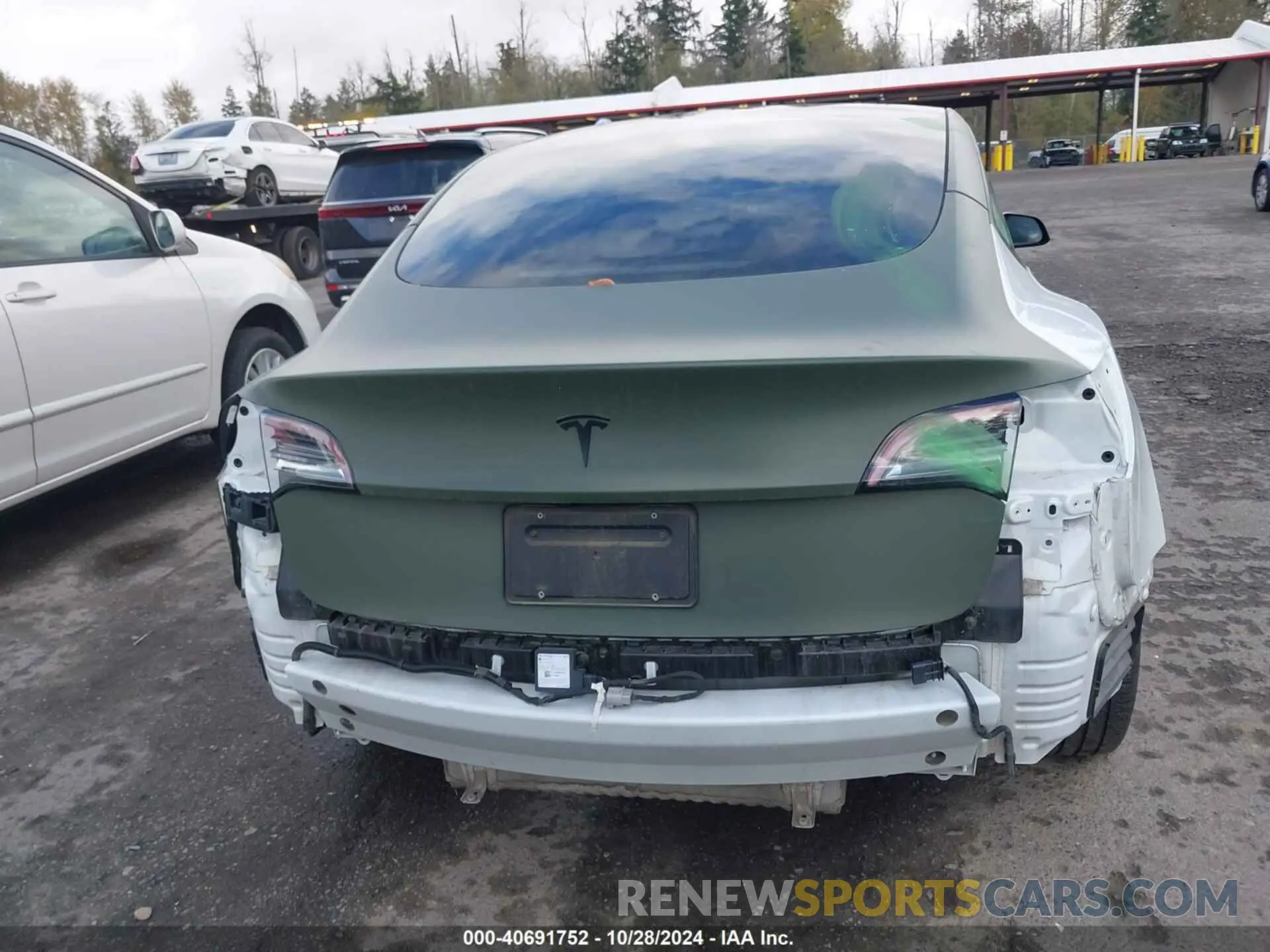 17 Photograph of a damaged car 5YJ3E1EB2NF326941 TESLA MODEL 3 2022