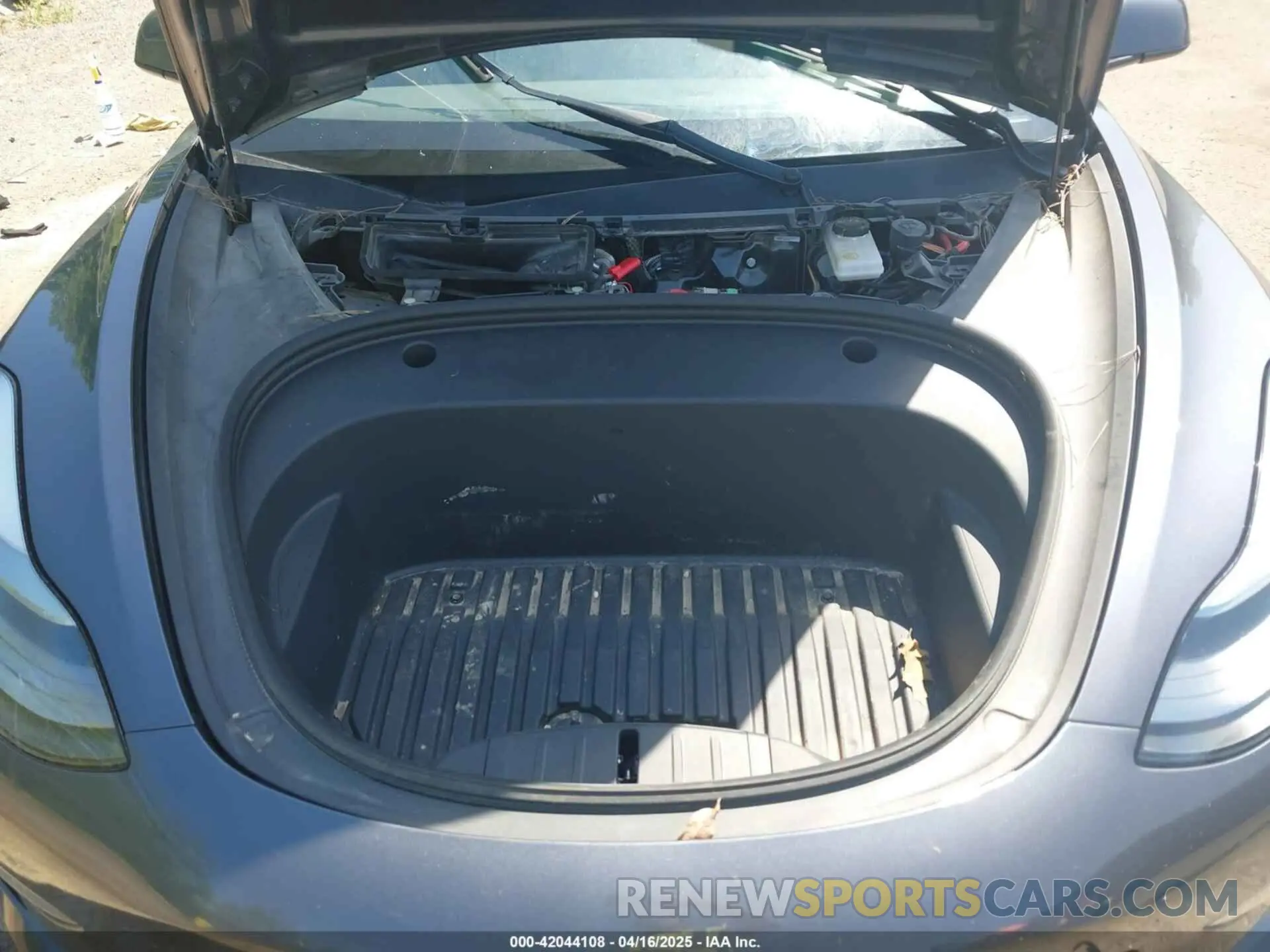 10 Photograph of a damaged car 5YJ3E1EB2NF335641 TESLA MODEL 3 2022
