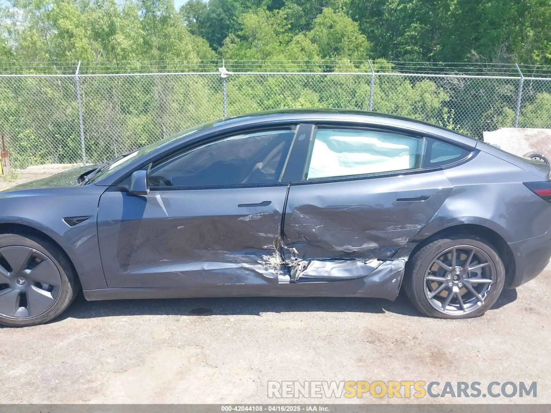 14 Photograph of a damaged car 5YJ3E1EB2NF335641 TESLA MODEL 3 2022