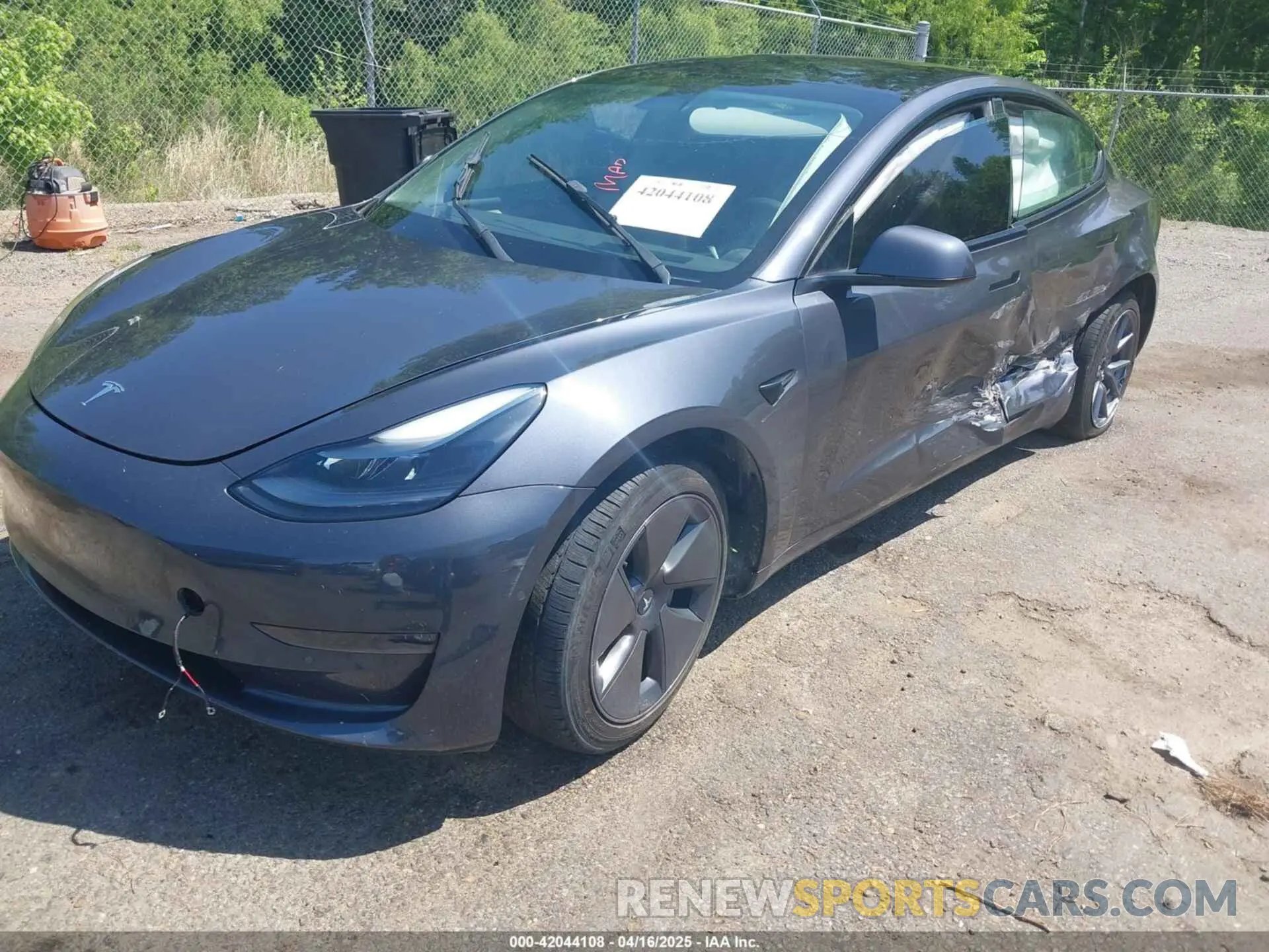 2 Photograph of a damaged car 5YJ3E1EB2NF335641 TESLA MODEL 3 2022